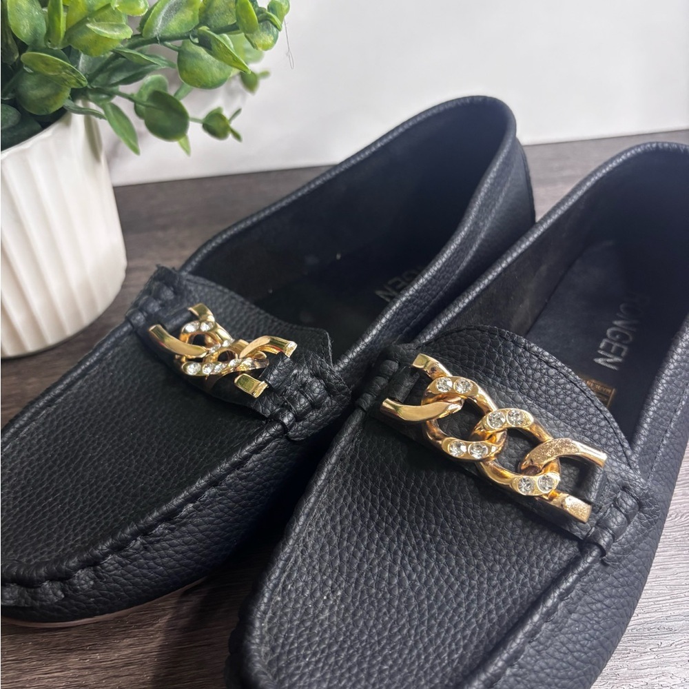 Chic Black Loafers with Gold Chain Detail - Picture 2 of 8